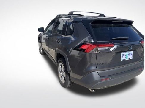 Used 2021 Toyota RAV4 XLE w/ Convenience Package image 9