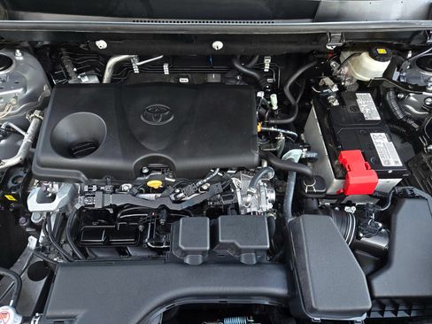 Used 2022 Toyota RAV4 LE AWD/4WD image 22