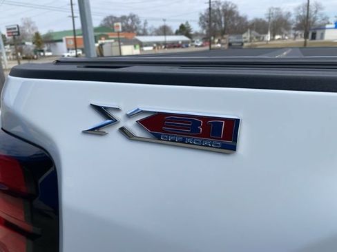 Used 2024 GMC Sierra 2500 SLT w/ SLT Premium Package image 10