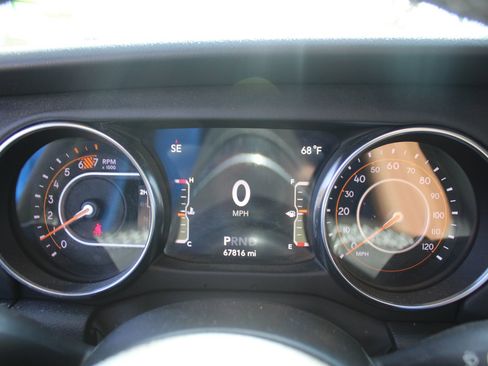 Used 2022 Jeep Wrangler Unlimited Sahara w/ Cold Weather Group image 28