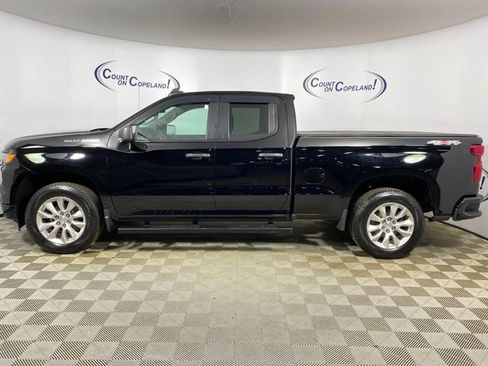 Used 2023 Chevrolet Silverado 1500 Custom image 2