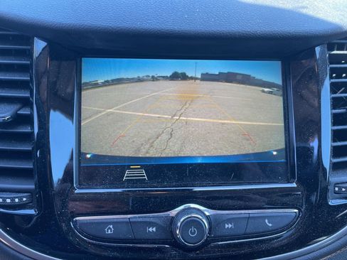 Used 2019 Chevrolet Trax LT w/ LT Convenience Package AWD/4WD image 16