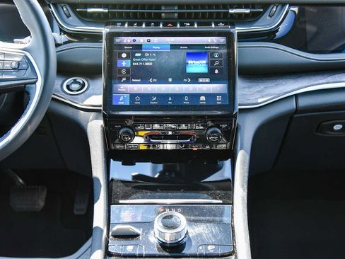Used 2022 Jeep Grand Cherokee Limited 4xe w/ Luxury Tech Group II AWD/4WD image 19