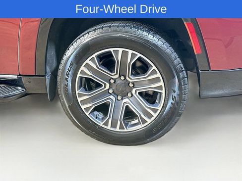 Used 2024 Jeep Wagoneer L Series II w/ Flexible Seating Group AWD/4WD image 6