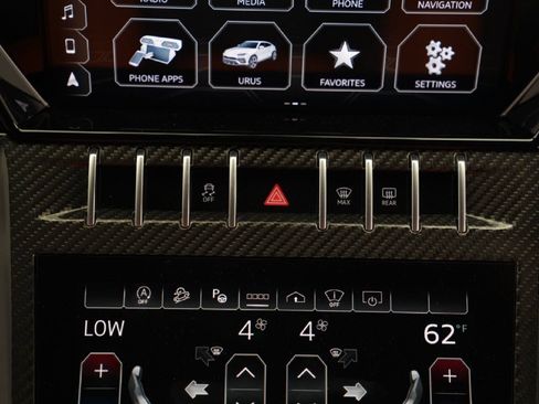 Used 2022 Lamborghini Urus AWD/4WD image 32