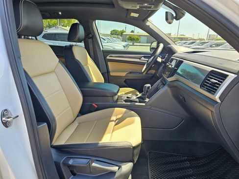 Certified 2023 Volkswagen Atlas Cross Sport SE w/ Panoramic Sunroof Package AWD/4WD image 14