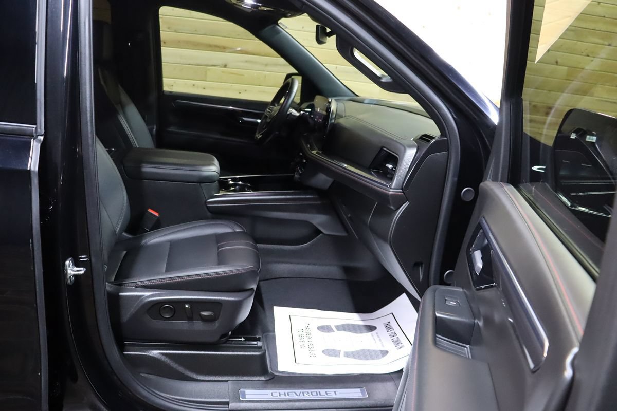 Used 2026 Chevrolet Suburban RST RWD image 59