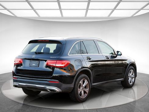 Used 2018 Mercedes-Benz GLC 300 4MATIC image 3