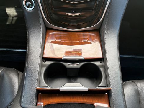 Used 2019 Cadillac Escalade Luxury RWD image 34