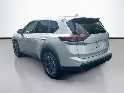 Used 2025 Nissan Rogue SV FWD image 5