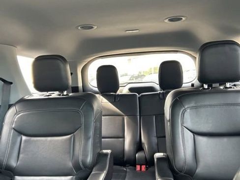 Used 2023 Ford Explorer XLT w/ Equipment Group 202A AWD/4WD image 23
