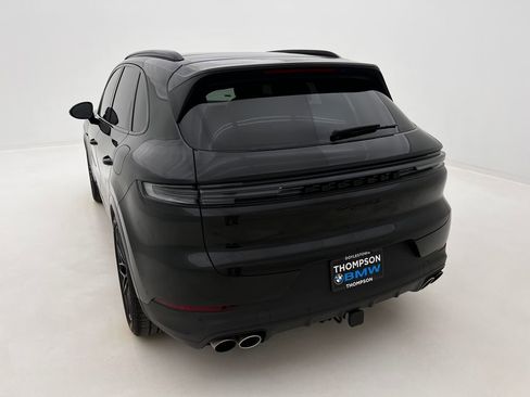 Used 2024 Porsche Cayenne S image 8