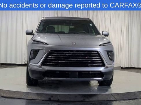 Used 2025 Buick Enclave Preferred image 3