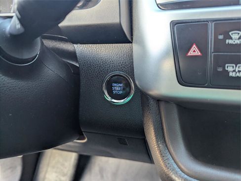 Used 2019 Toyota Highlander XLE image 24