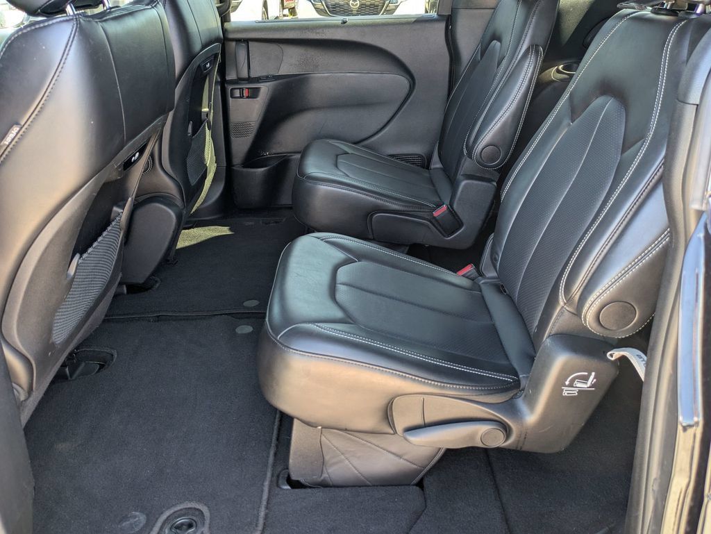 Used 2025 Chrysler Pacifica Select FWD image 23