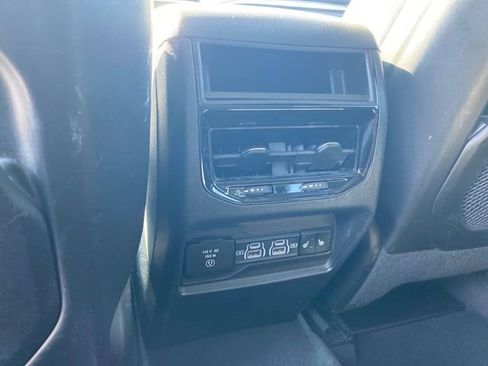 Used 2023 Jeep Grand Cherokee Limited image 19