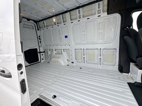 Used 2025 Mercedes-Benz Sprinter 2500 image 23