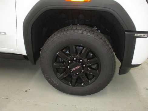 New 2026 GMC Sierra 2500 AT4 w/ AT4 Premium Plus Package AWD/4WD image 6
