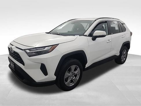 Used 2025 Toyota RAV4 XLE image 9