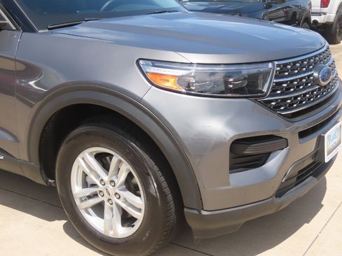Certified 2023 Ford Explorer XLT RWD image 6