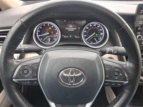 Used 2021 Toyota Camry XLE image 19