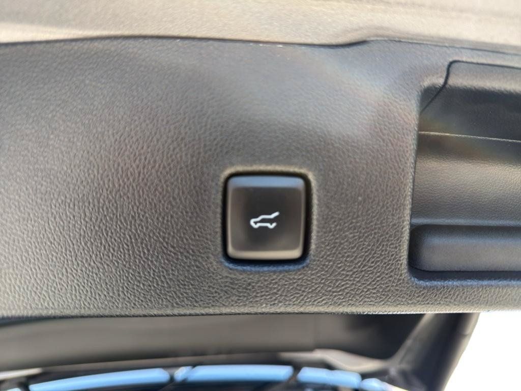 Used 2021 Ford Escape Titanium w/ Titanium Elite Package AWD/4WD image 8