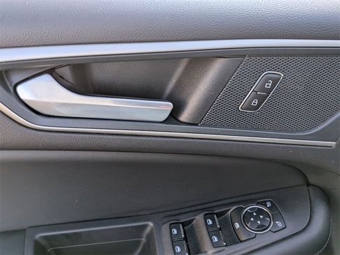 Used 2024 Ford Edge SEL image 11