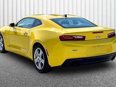 Used 2018 Chevrolet Camaro LT RWD image 9