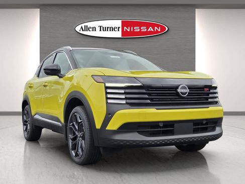 New 2025 Nissan Kicks SR image 2