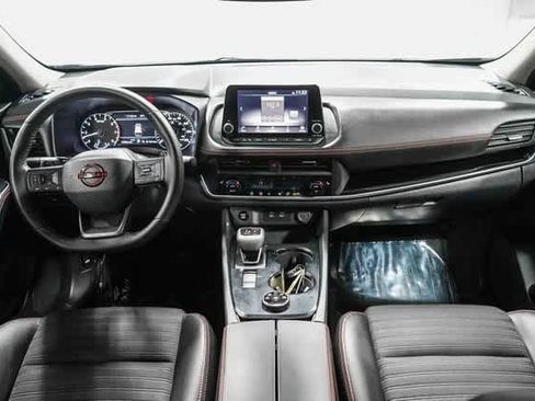 Used 2025 Nissan Rogue SV image 12