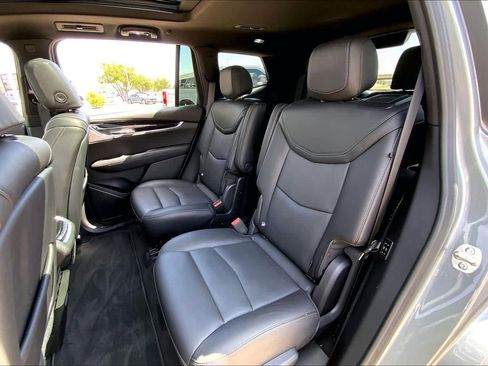 Used 2025 Cadillac XT6 Premium Luxury AWD/4WD image 21