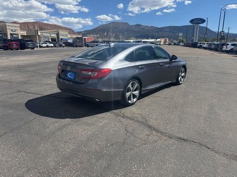 Used 2018 Honda Accord Touring image 4