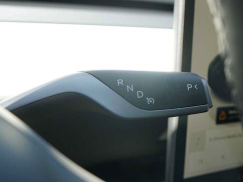 Used 2025 Tesla Model Y Long Range RWD image 13