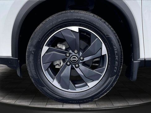 Certified 2024 Nissan Rogue SV w/ SV Premium Package FWD image 10
