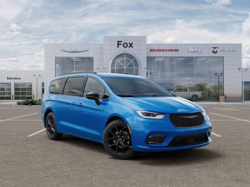 New 2026 Chrysler Pacifica Select w/ S Appearance Package image 5