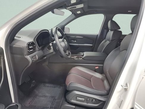 Certified 2025 Honda Pilot Black Edition image 19