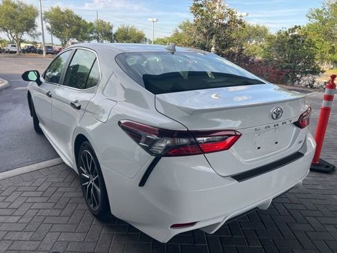 Used 2021 Toyota Camry SE w/ Convenience Package FWD image 4