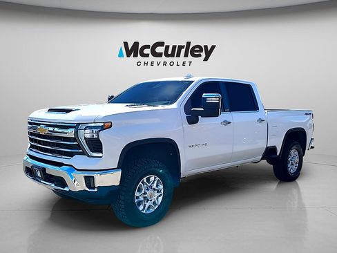 Used 2024 Chevrolet Silverado 2500 LTZ AWD/4WD image 3