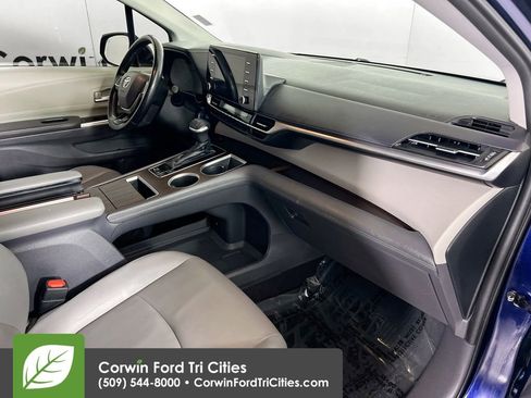 Used 2021 Toyota Sienna XLE image 30