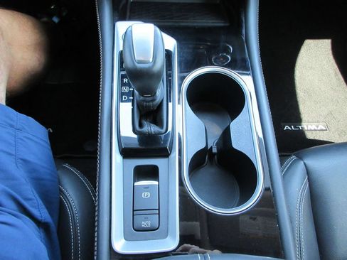 Used 2024 Nissan Altima 2.5 SL FWD image 28