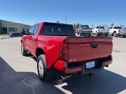 Used 2025 Toyota Tacoma SR5 AWD/4WD image 13
