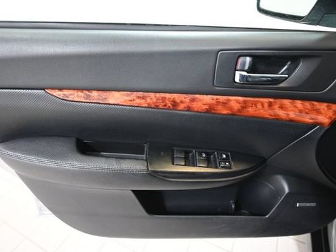 Used 2012 Subaru Outback 2.5i Limited w/ Moonroof Pkg AWD/4WD image 18