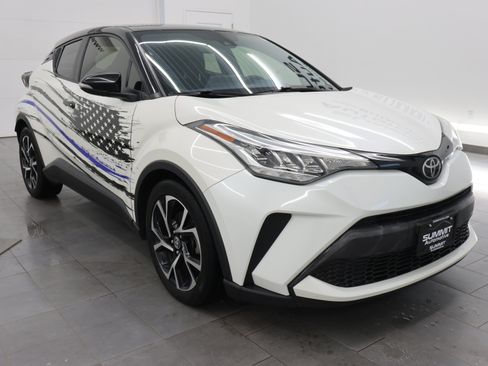 Used 2020 Toyota C-HR XLE FWD image 2