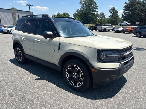 Used 2025 Ford Bronco Sport Outer Banks w/ Outer Banks Tech Package+ AWD/4WD image 9