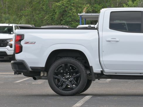 Used 2025 Chevrolet Colorado Z71 w/ Technology Package AWD/4WD image 5