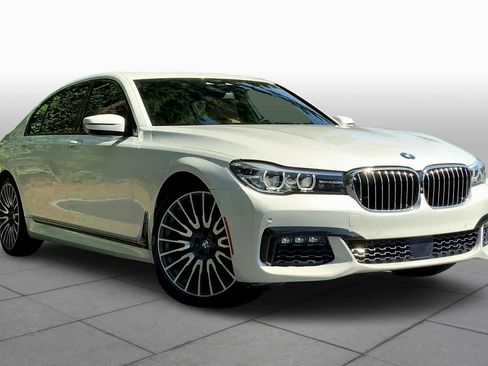 Used 2017 BMW 740i RWD image 2