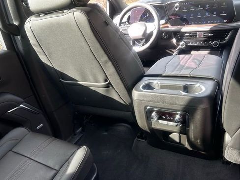 New 2026 Chevrolet Suburban High Country image 23