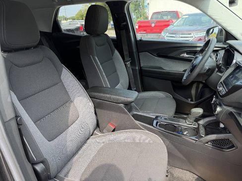 Used 2023 Chevrolet TrailBlazer LT w/ Convenience Package FWD image 11