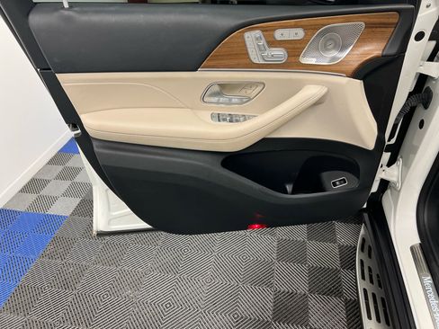 Used 2022 Mercedes-Benz GLE 350 4MATIC w/ AMG Line Exterior image 5