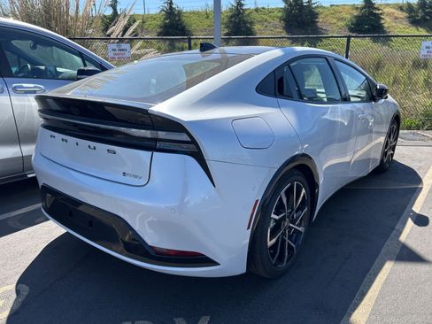 Used 2026 Toyota Prius XSE Premium w/ Limited Premium Package image 4